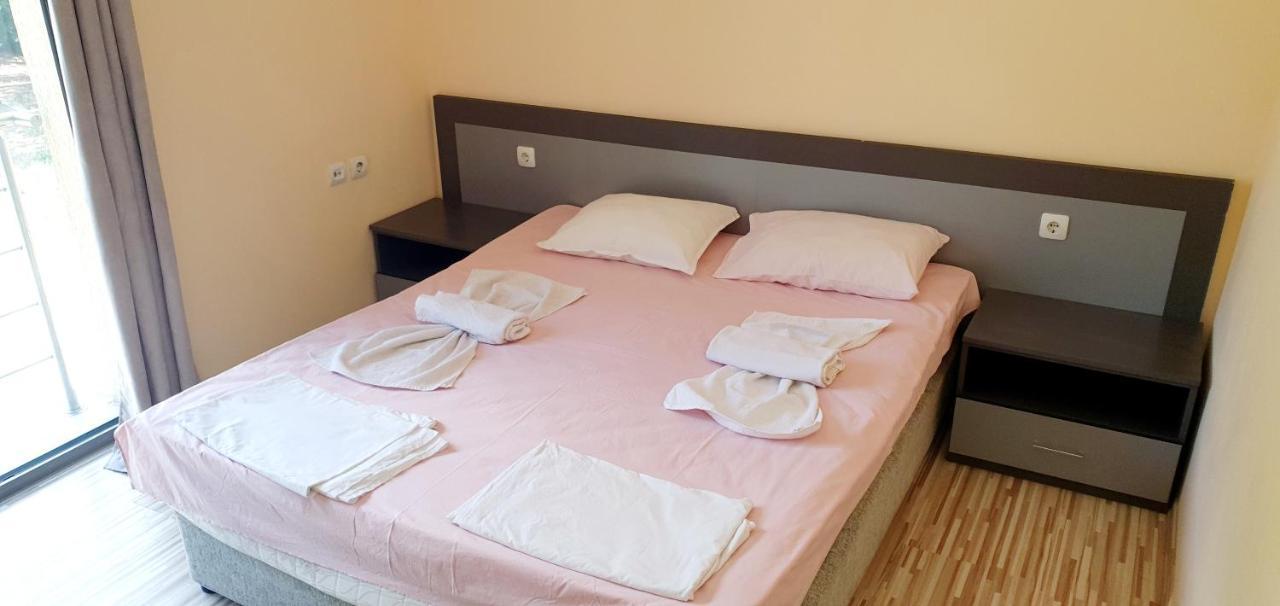 Хотел Дани サンダンスキ 部屋 写真